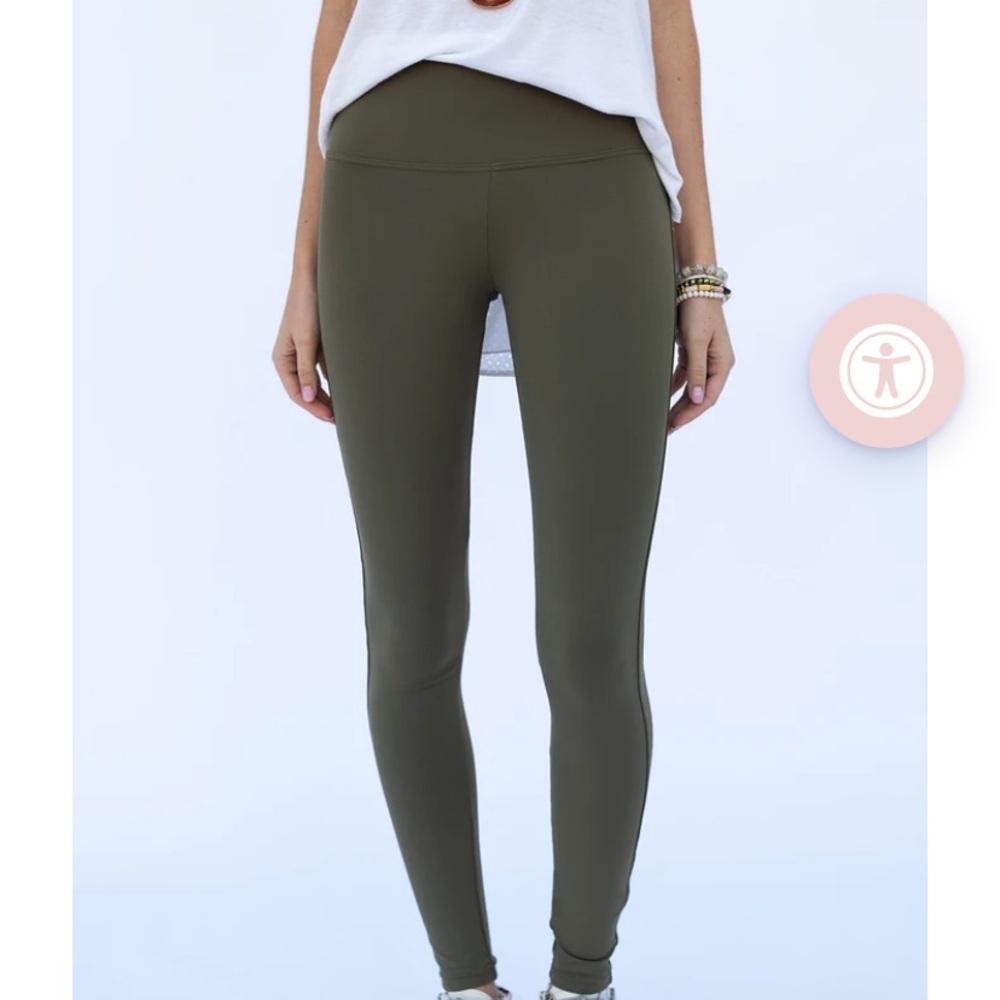 Evy’a Tree Legging in Olive.